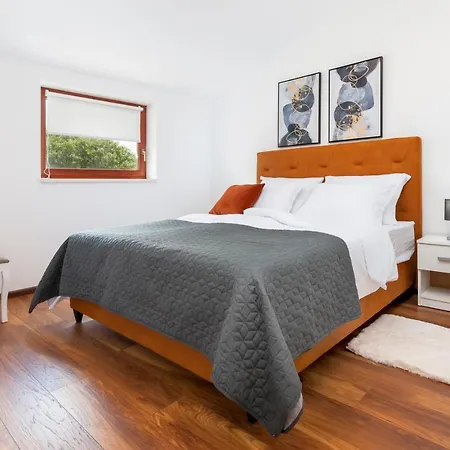Apartment E&m