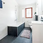 Apartment E&m *