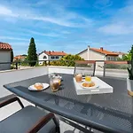 E&m Apartment