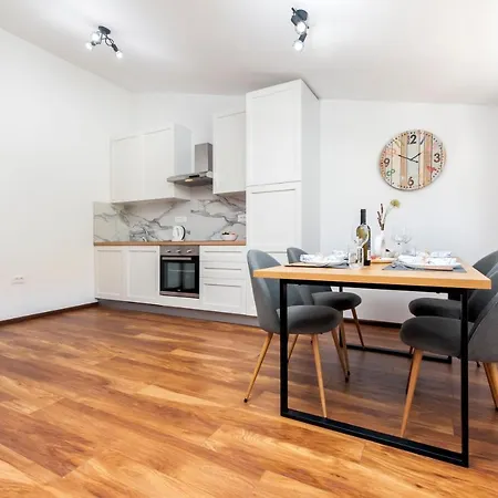 E&m Apartman Póla